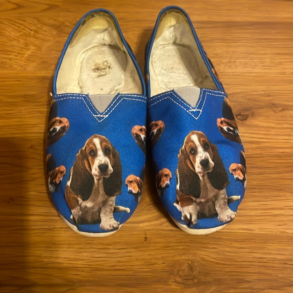 Basset hound print shoes.